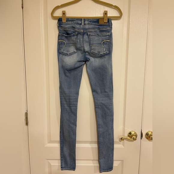 American Eagle light blue ripped stretch skinny jegging - Picture 2 of 4